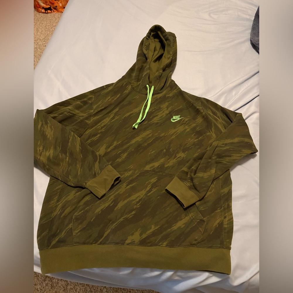 Men’s pullover Nike hoodie